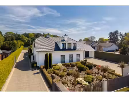 exclusieve villa (511m²) met buitenzwembad  wellnessruimte en paardenaccommodatie in lanak