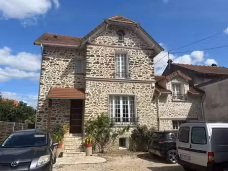 a vendre magnifique maison en meuliere au coeur de .la ville brou sur chantereine (77)
