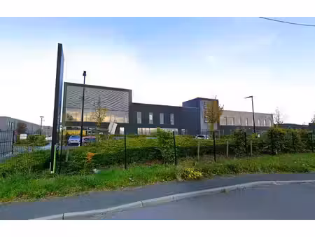 location local d'activités lesquin 1 957 m²
