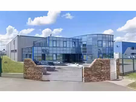 vente/location local d'activités le coudray montceaux 2 400 m²