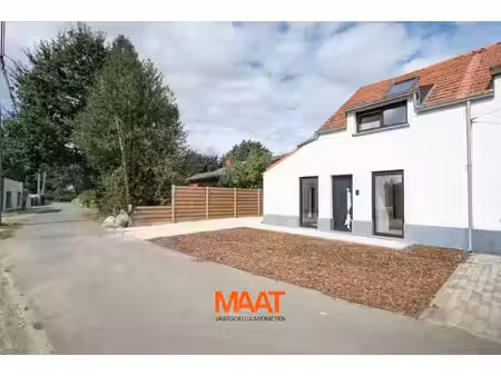 hoogwaardig afgewerkte vernieuwbouwwoning in rustig straatje