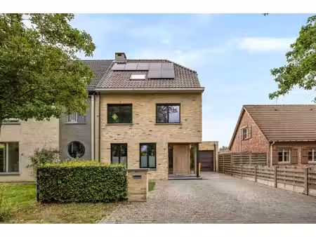 ruime halfopen bebouwing in centrum kalmthout te koop!