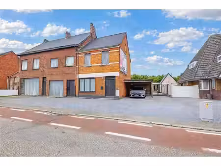 instapklare 3 gevelhuis op 945 m² met 6 slpks en 4 garages