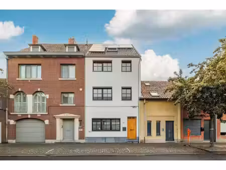 ruime  instapklare woning met 5 slaapkamers en 2 badkamers