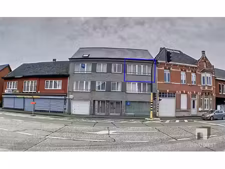 zeer goed gelegen appartement op de 2de verdieping vlakbij winkels  scholen en station!