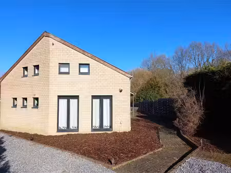 charmante woning met tuin en 2 privatieve parkeerplaatsen  nabij natuurgebied