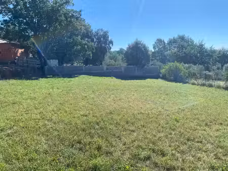 vente terrain neuf 700m2 aups - 77000 € - surface privée