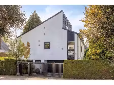 ruime villa te moderniseren op rustige locatie