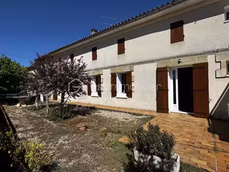 maison de village de 200 m² à les peintures