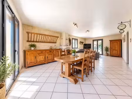 01600 - toussieux - plain-pied - piscine - terrain 1 000 m² - dpe b