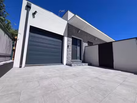 magnifique plain-pied de 132 m² sur un terrain (faux 3 faces de 300 m²) construite en 2025