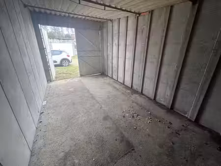 location parking loches 37600