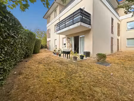 appartement en rez-de-chaussée avec terrasse et jardin