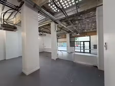 location commerce paris 75016 236m²
