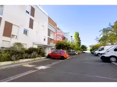 eysines ? t2 avec terrasse  parking couvert et ascenseur