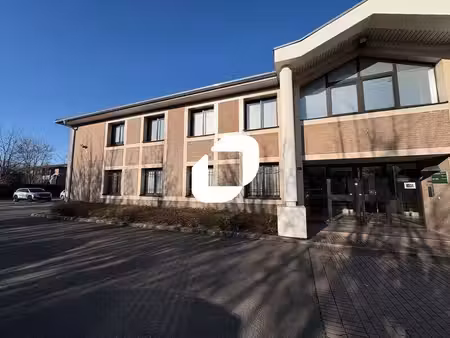 location bureaux voisins le bretonneux 78960 128m²