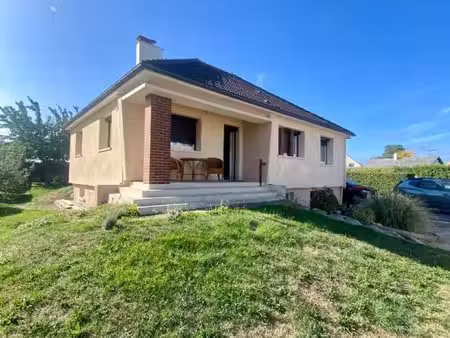 maison de plain-pied avec sous-sol complet à saint germain le vasson