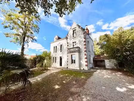 location maison 7 pièces 218.53 m² à perigueux (24000)  1 306 €
