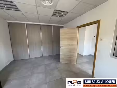 location locaux professionnels 0 pièces 170 m² à frejus (83600)  2 800 €