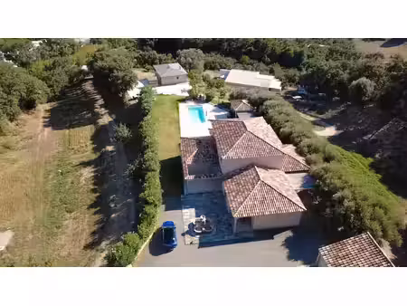cervione  villa d'architecte avec piscine au calme absolu