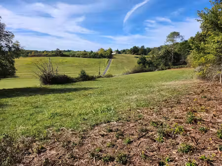 terrain en partie constructible de 1696m2 avec vue!