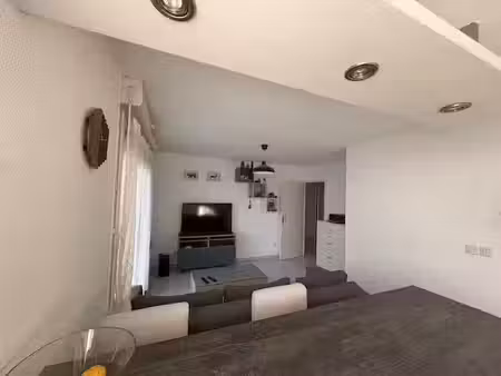 location appartement 2 pièces 44 m² à cessy (01170)