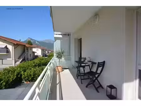 appartement t2 avec balcon et places de stationnement - scionzier