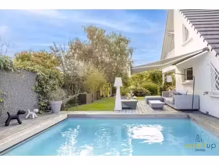 maison individuelle 5 pièces avec piscine  jacuzzi et double ga