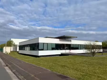 location local professionnel 600m²