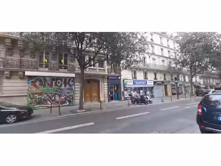 location local professionnel 70m²