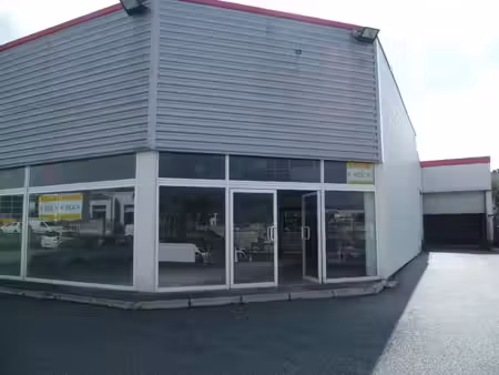 location local commercial