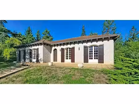 maison traditionnelle de plain pied  sur sous-sol complet  terrain de 5061 m²