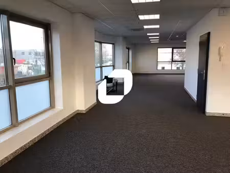 location bureaux chelles 77500 104m²