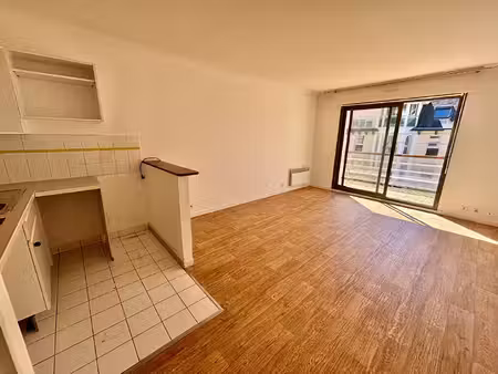 t2 la baule les pins avec terrasse  balcon et box