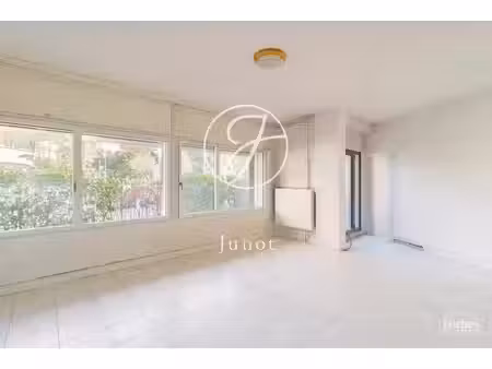 vente locaux professionnels 3 pièces 61.3 m² à paris 7ème (75007)  690 474 €