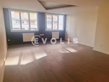 location bureaux paris 75018 272m²