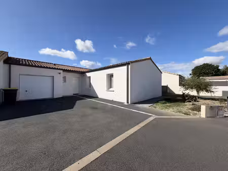 beaulieu s/la roche  pl-pied 4 chambres sur 515 m2 de terrai