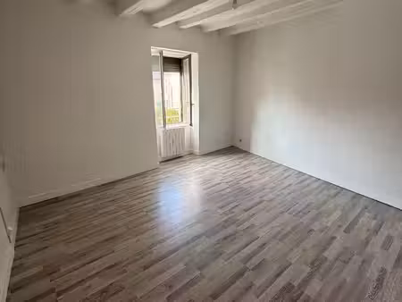 maison de bourg au coeur de rochefort-sur-loire ? un bien à fort potentiel