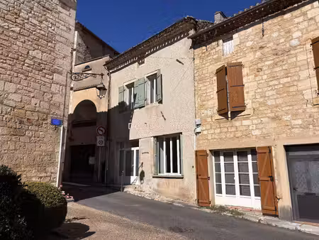 a vendre à fumel ancien local avec cour - beau potentiel de rénovation