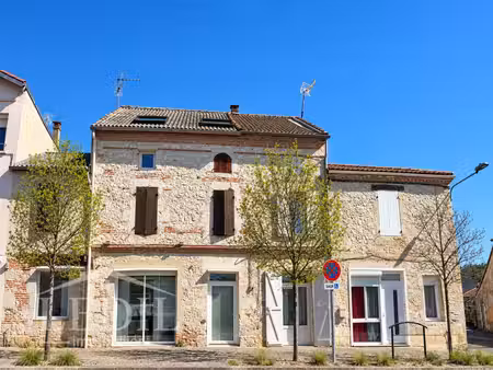 immeuble avec jardinet et garage