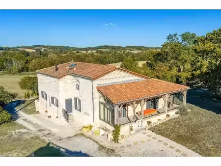 maison en pierre entiérement rénovée du 19e siècle avec dépendance entre cancon et...