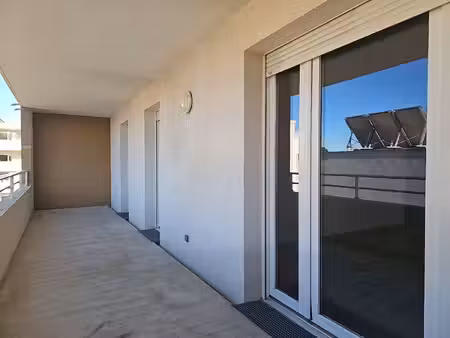 appartement t3 de 61 m² avec terrasse de 17 m² et 2 parkings sécurisés