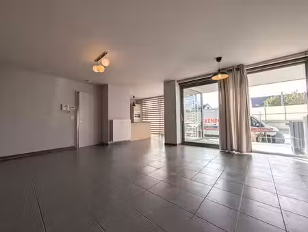 gelijkvloers appartement met 1 slaapkamer en een terras