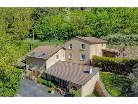 maison individuelle avec local commercial