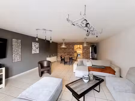 spacieux appartement 2 chambres avec parking  jardin commun