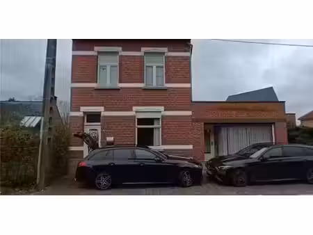 spacieuse maison unifamiliale à renover