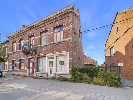 immeuble mixte : 2 maisons de commerce + 1 salle des fêtes