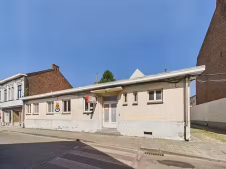 immeuble mixte avec salle des fêtes et maison 3 chambres