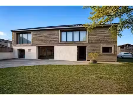 vente maison 6 pièces 254.84 m² à val-de-livenne (33820)  299 000 €