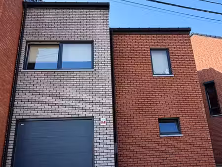 maison d'habitation 3 façades avec garage